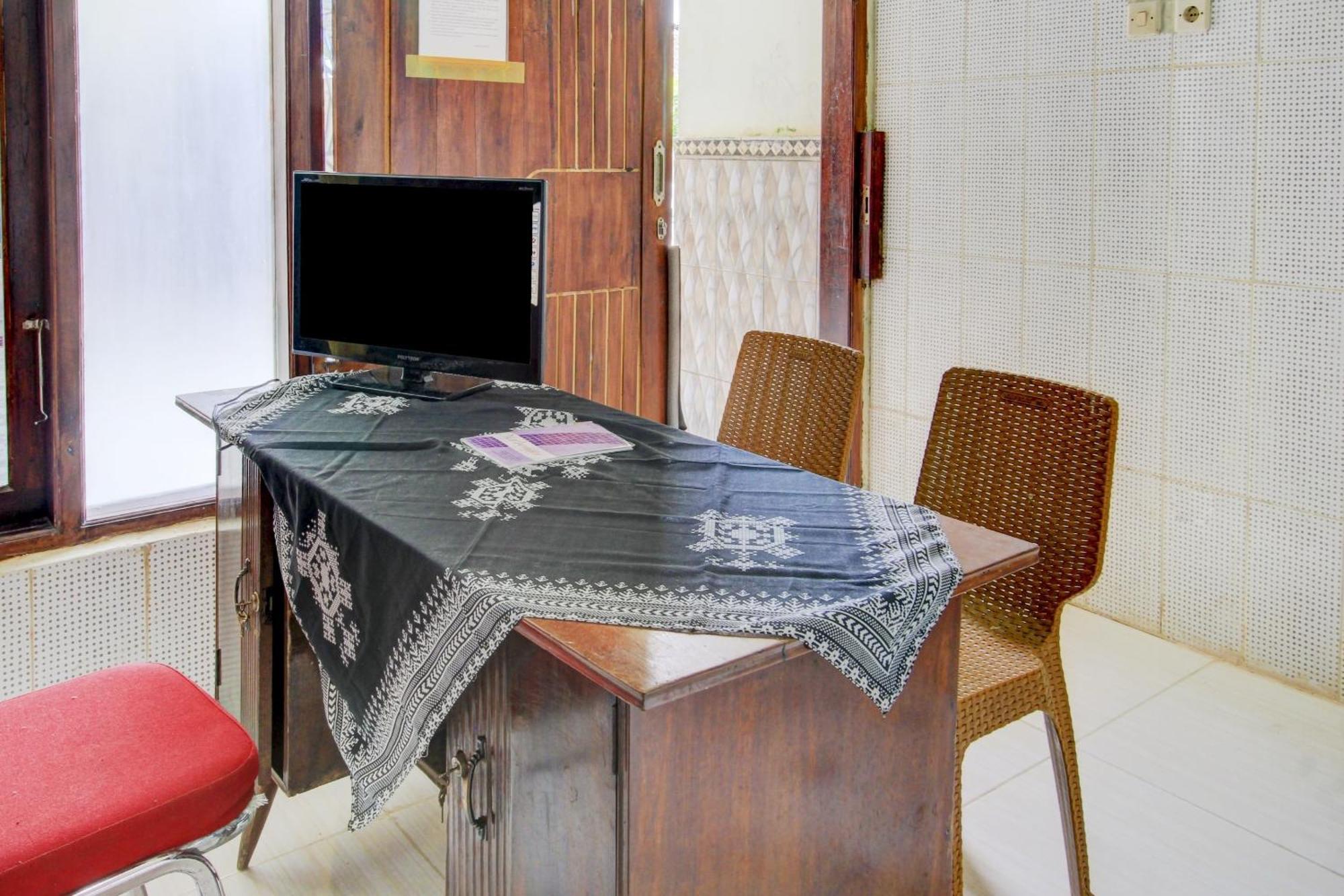 Oyo 90725 Zeevanna Guest House Syariah Kediri  Exterior foto